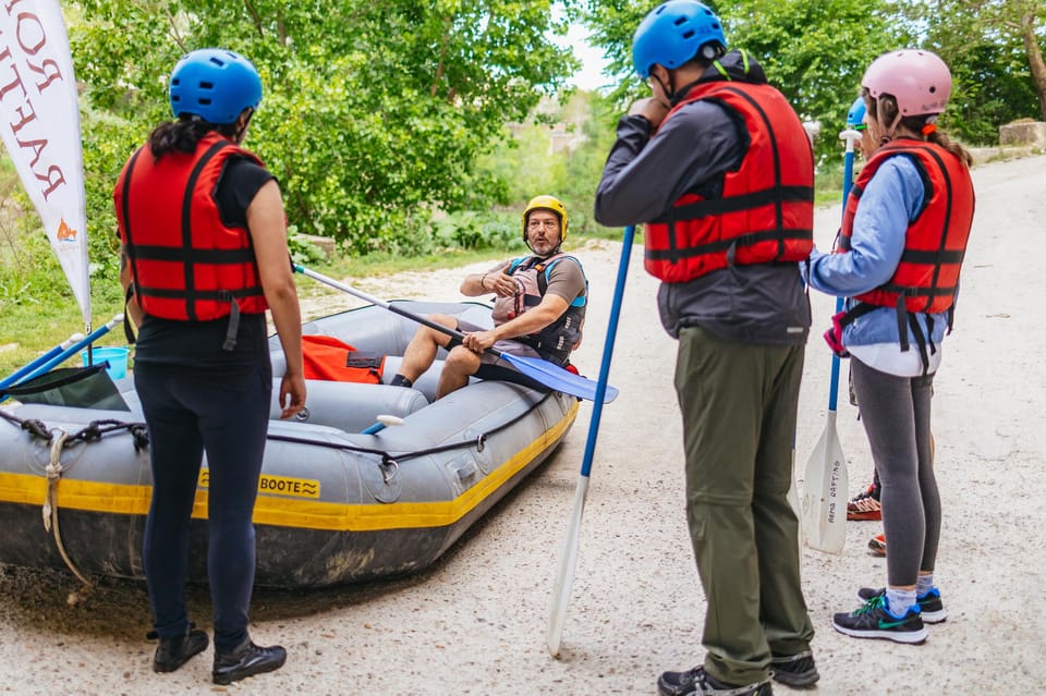 Rome: Tiber River Urban Rafting Tour with Roman Pizza - What to wear and pack so the wet part stays fun