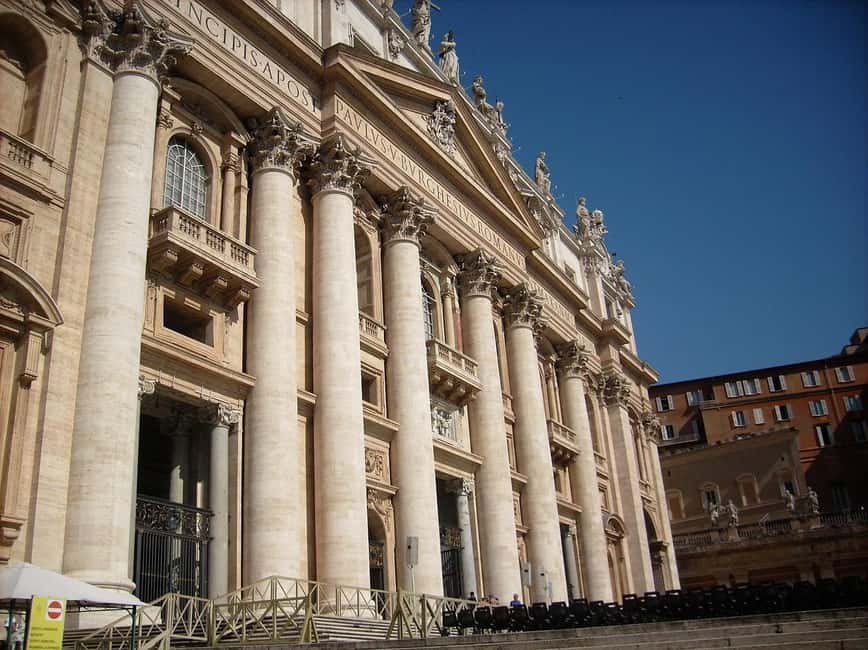 Rome: Ticket and Tour Vatican Museum and Sistine Chapel - Headphones and the reality of audio in a loud, crowded building