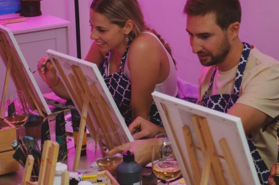 Rome: Tipsy Painting Class with Fine Wine and Arts - Group size: why 10 people changes the whole evening