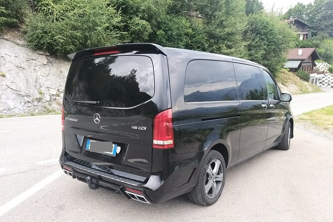 Rome to Fiumicino Airport Rome (FCO) - Departure Private Transfer - Drivers and Vehicles: Clean, Air-Conditioned, and Built for Luggage
