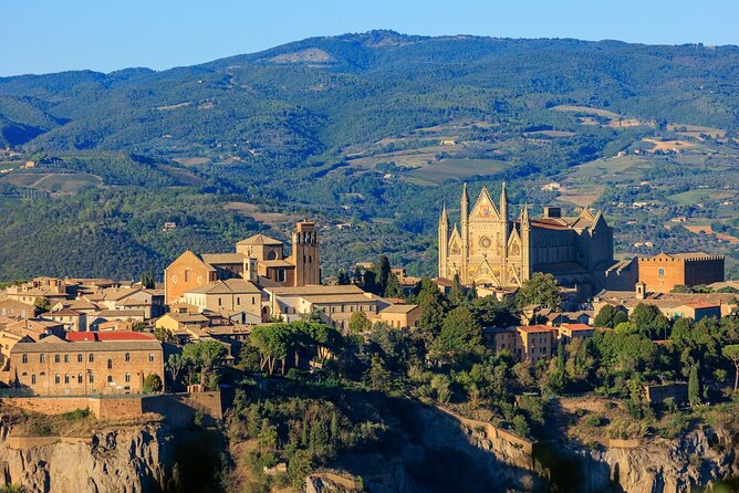 Rome to Orvieto Day Trip by Train with Duomo, Caves and Lunch - Lunch at Al Pozzo Etrusco: Umbrian Plates, Wine, and a Real Break