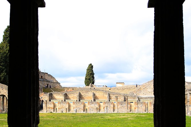 Rome to Pompeii & Herculaneum Trip with Hotel Pickup & Skip-the-line Tickets - Chiesa di SantErcolano and Herculaneum’s Visual Finds (Including a Boat)