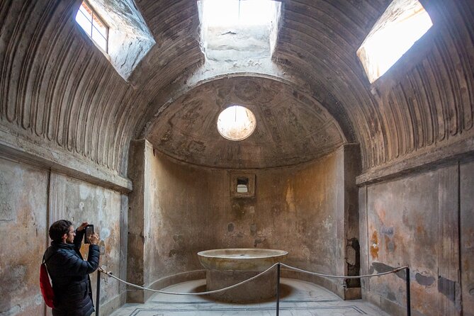 Rome to Pompeii, Sorrento & Capri: 2-Day South Italy Tour - Pacing and logistics: the bus time and the guide handoffs
