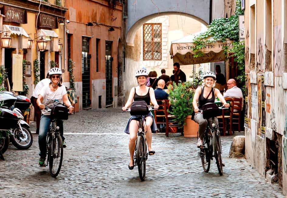 Rome: Top Highlights & Hidden Gems Tour by Cannondale E-Bike - Trevi Fountain: the classic stop, with a better rhythm