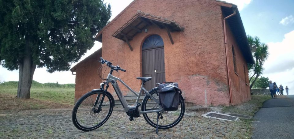 Rome: Tour by Top E-bike Ancient Appian Way Catacombs Aqueducts - From Aventine start to Porta San Sebastiano: the ride out of the city