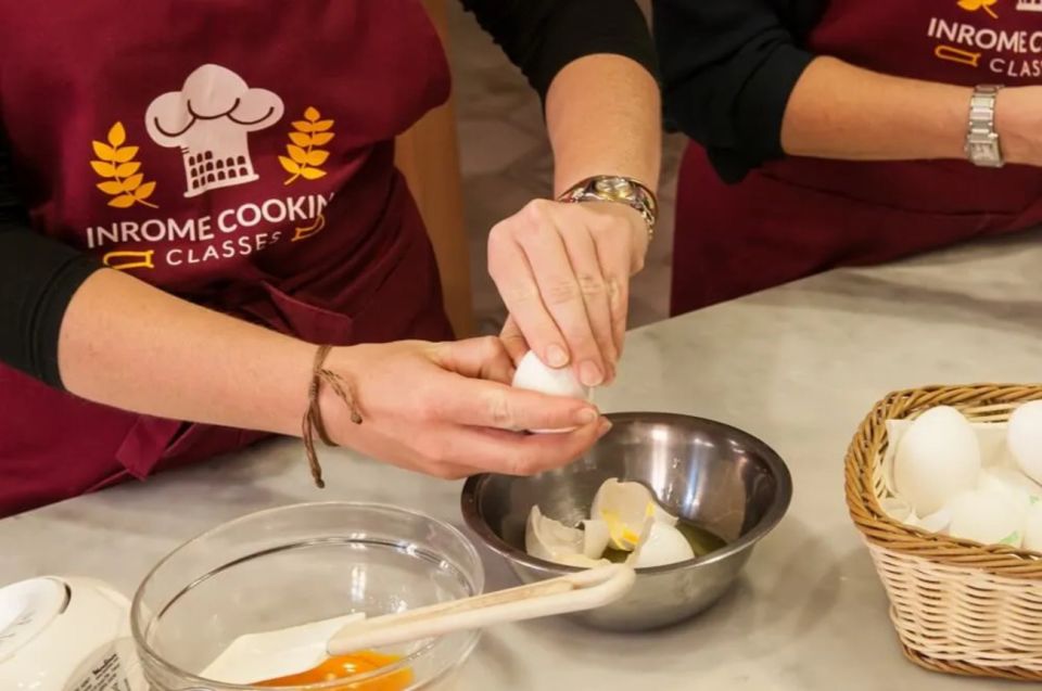Rome: Traditional Pizza and Gelato Making Class - Drinks, snacks, and the meal you end up with