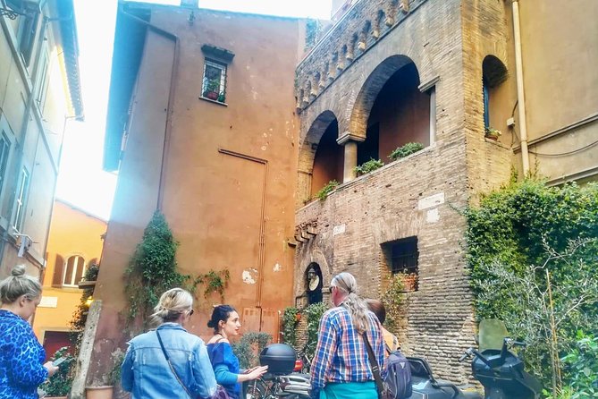 Rome: Trastevere Food Tour Wine Tasting and Local Expert Guide - What the Small Group Means for Your Night (Up to 15 People)