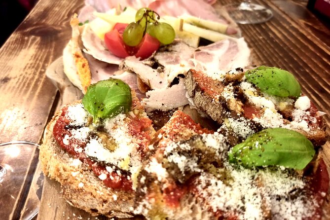Rome: Trastevere Street Food Tour with Local Expert - Vicolo della Renella: crunchy pizza from an old bakery