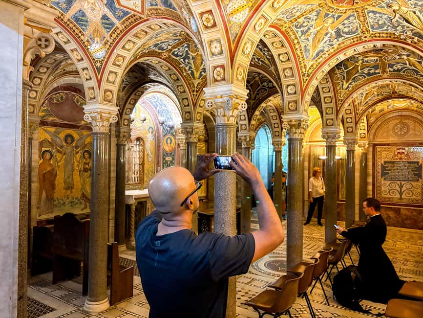 Rome: Trastevere with Underground Crypt & Jewish Ghetto tour - Bernini, Quiet Churches, and the Art of Noticing