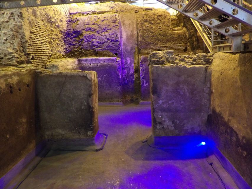 Rome: Trevi Fountain and Navona Square Underground Tour - Trevi’s Underground Water World: Vicus Caprarius and the City of Water