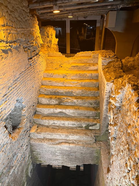 Rome: Trevi Fountain District Underground Tour and Ice Cream - The break and the gelato payoff