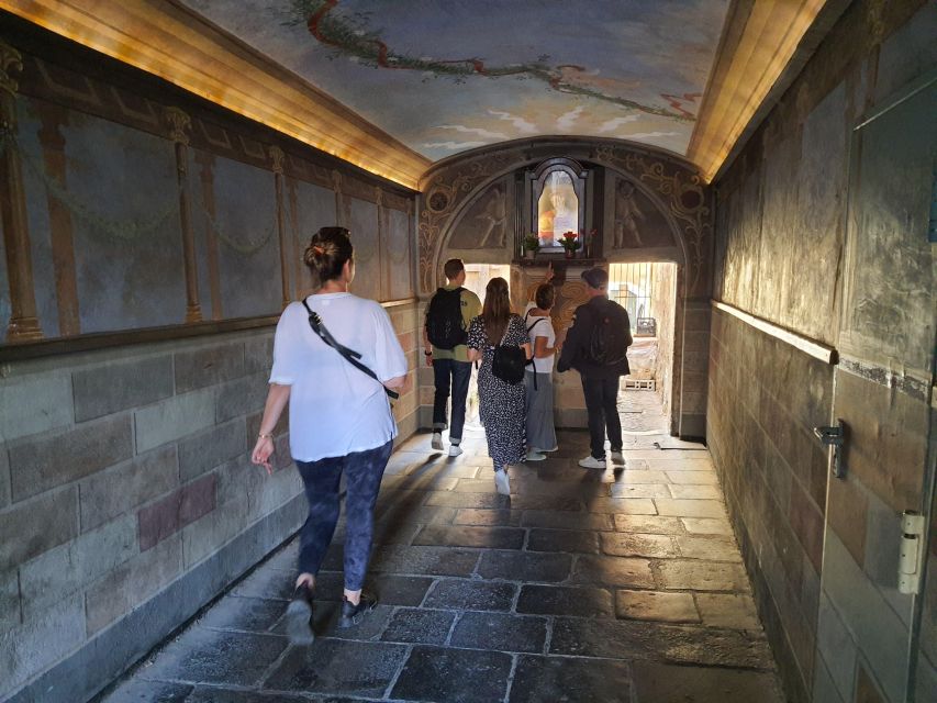 Rome: Trevi Fountain & Other Highlights Guided Tour at Night - Small Group and English-Language Guidance: The Real Value of Doing It With Someone