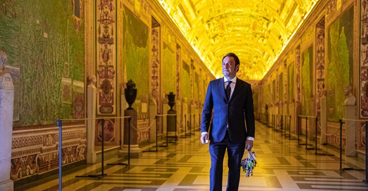 Rome: Turning the Lights on at the Vatican Museums - Small-Group Etiquette Tip: Get Photos Without Being the Problem
