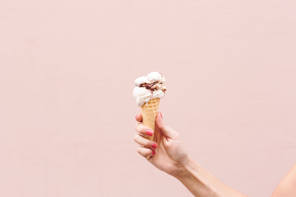 Rome: Twilight Trastevere Food Tour with Wine Tasting - Gelato stop: learn how to spot the fake stuff