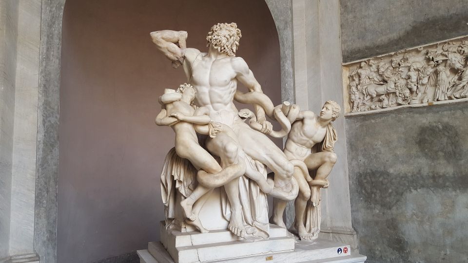 Rome: Vatican Museum Tour with skip-the-line entry tickets. - Where you meet and how to start on the right foot