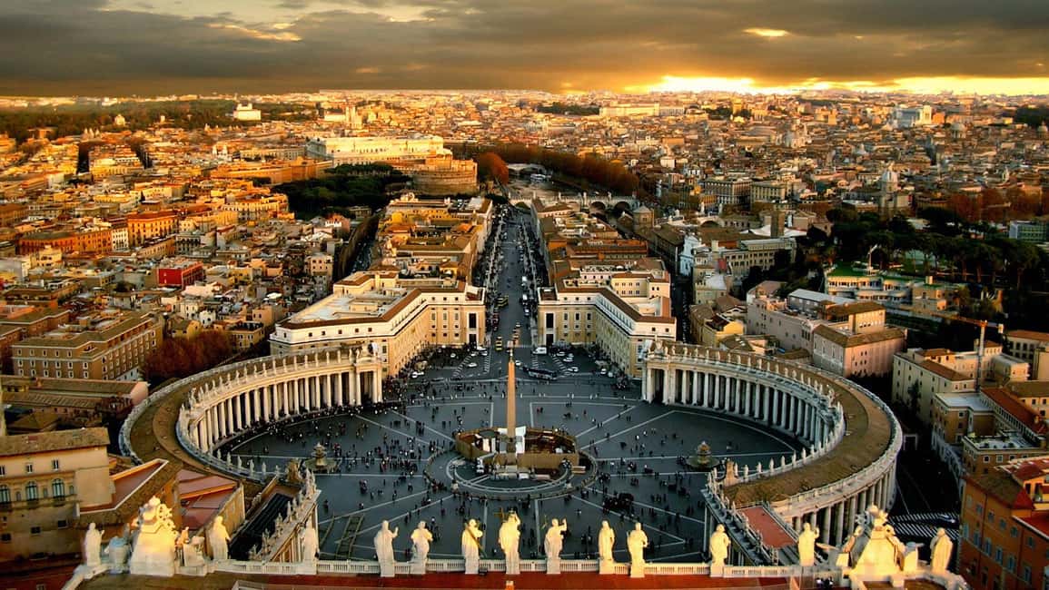 Rome: Vatican Museums, Sistine Chapel, and Basilica Tour - Pine Cone Courtyard and the Pigna Fountain: the first wow moment