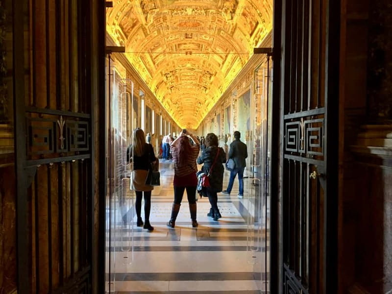 Rome: Vatican Museums, Sistine Chapel + Basilica Option - Meeting at Via Tunisi: where the tour starts and what to look for