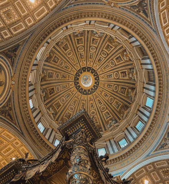 Rome: Vatican Museums Sistine Chapel St Peters Basilica Tour - Headsets and guide languages: making the art story actually stick