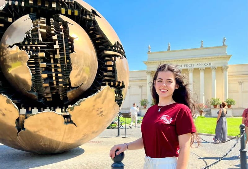 Rome: Vatican Museums, Sistine Chapel Tour & Basilica Access - Cortile del Belvedere: how you get oriented before the big rooms