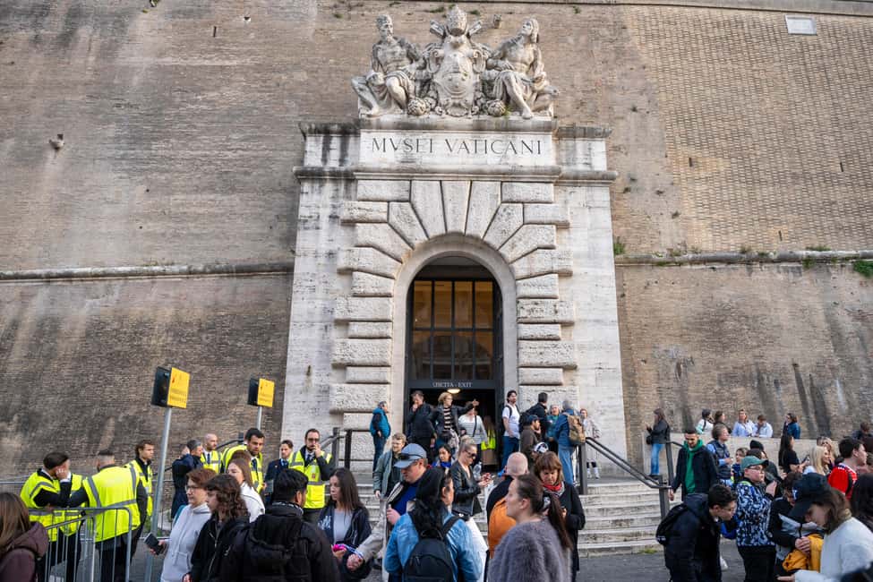 Rome: Vatican Museums & Sistine Chapel Tour with Fast Entry - Inside the main museum route: Raphael Rooms and Caravaggio’s Deposition