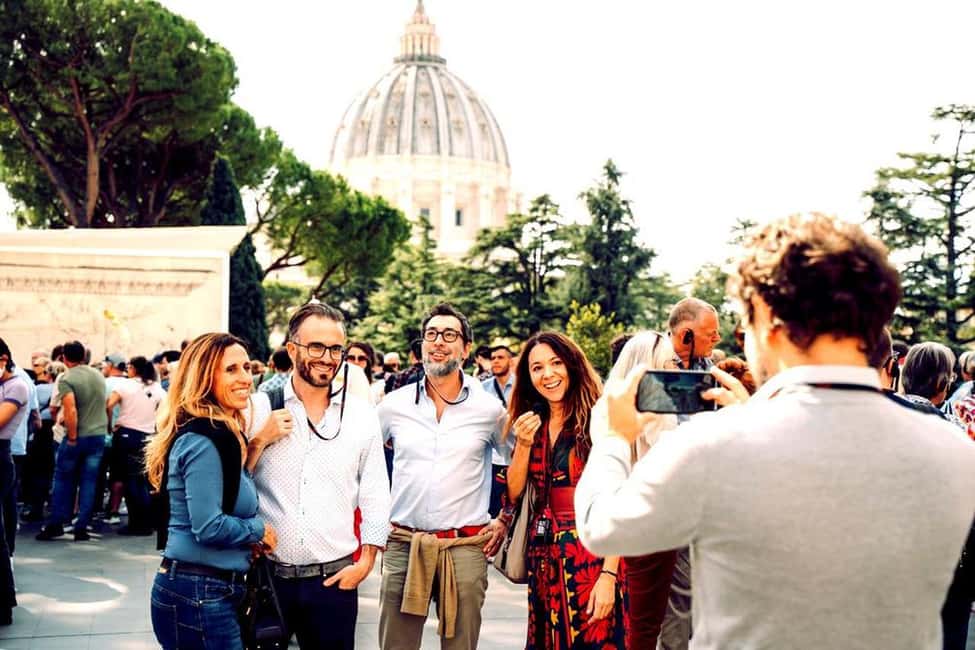 Rome: Vatican & Sistine Chapel Tour + Optional Colosseum - Entering the Vatican Museums fast: meeting point and the real-world line