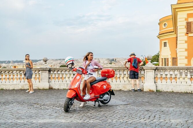 Rome: Vespa 125cc Daily rental - What You Get Before You Start Moving: Helmets, Hair Net, Lock