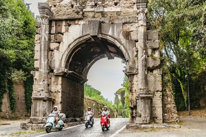Rome: Vespa 125cc Daily rental - The Briefing on Vespa Use and Road Safety You Should Actually Listen To