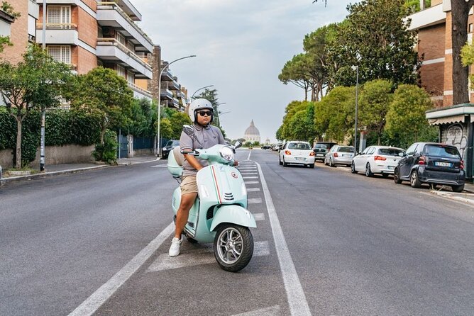 Rome: Vespa 125cc Daily rental - Using the Complimentary Map and Personalized Recommendations Like a Local