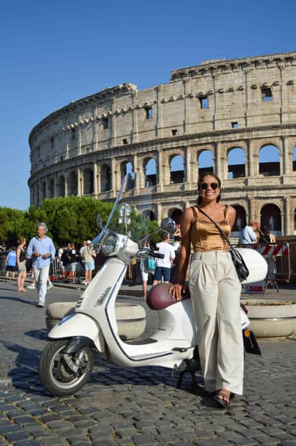 Rome: Vespa scooter tour "When in Rome" - Trastevere and Fontana dell’Acqua Paola: Rome’s character from the scooter