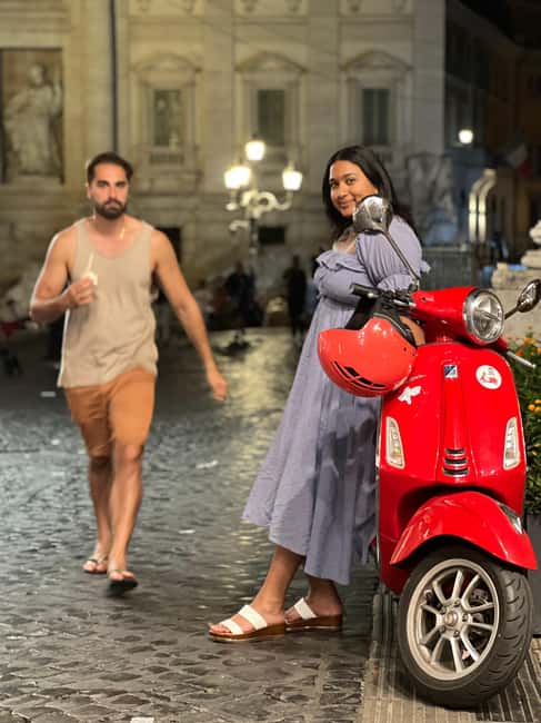 Rome: Vespa Tour with Local Guide - Meeting up at Bar Molino and getting settled fast