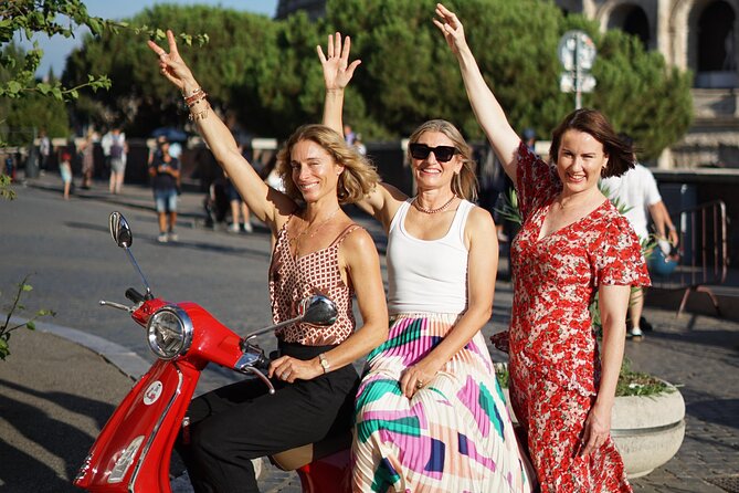 Rome Vespa Tour with Professional Photoshoot - Circus Maximus, Piazza Venezia, and Castel Sant’Angelo From the Saddle