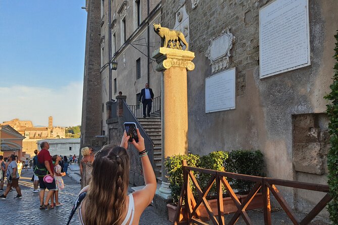 Rome Vittoriano Capitol Hill and Aracoeli Guided Tour with Maria - Key things to know before you go