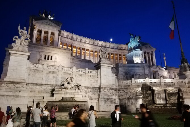 Rome Vittoriano Capitol Hill and Aracoeli Guided Tour with Maria - The fountain warm-up: Fontana della Pigna and Fontana dell’Adriatico