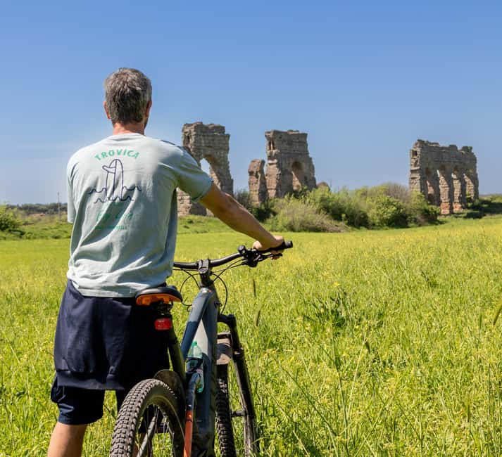 Rome:Appian Way E-bike Tour with Catacombs, Aqueducts & Food - Parco degli Acquedotti: aqueduct remnants with space to breathe