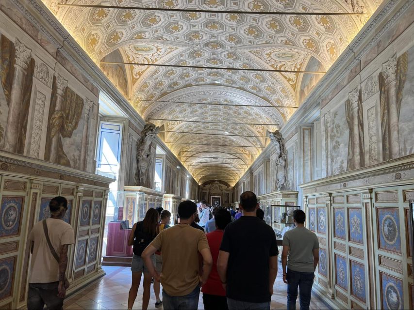 Rome's Best Tour: Vatican Museum, Sistine Chapel & Basilica - Small-group format with English and Spanish schedules