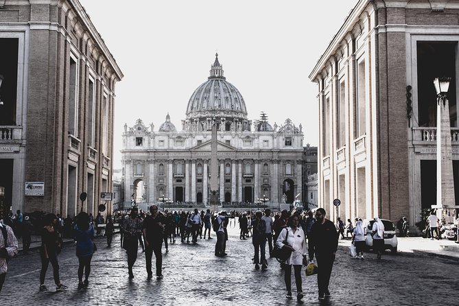 Sistine Chapel And Vatican Museums Skip The Line Tour - Meeting at Viale Vaticano and Getting Oriented