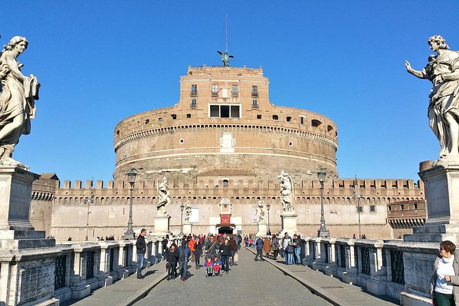 Skip-the-line Castle Sant'Angelo Museum & Bridge private Guided Tour in Rome - Inside Castel Sant’Angelo: Hadrian’s Tomb and the Pope Paul III apartments