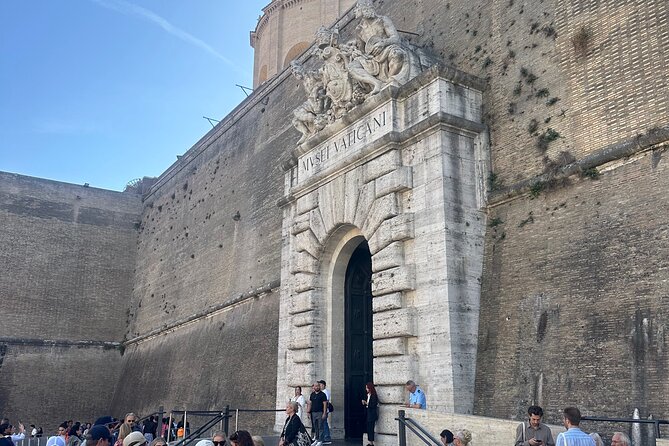 Skip the Line: Vatican and Sistine Chapel with Guided Tour - Group Size, Pace, and Headsets: The Comfort vs. Speed Balance