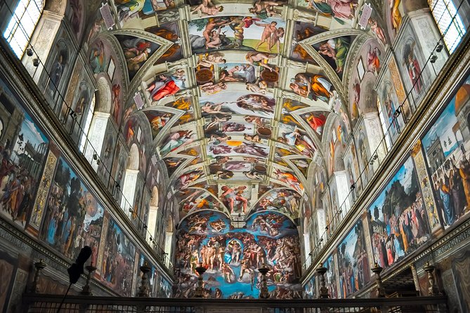 Skip the line Vatican Museum and Sistine Chapel Guided Tour - Cortile della Pigna and the Fontana wall: a quick detour with meaning