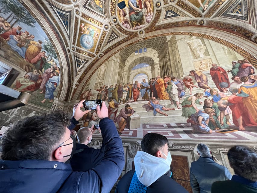 Skip the Line Vatican Tickets with Escorted Entrance - Finding the Meeting Point at Via Tunisi 4 (green EcoArt flag)