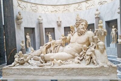 Skip-the-line Vip Private Tour of Vatican Sistine Chapel&Basilica - Vatican Museums: statues first, then the maps and the big wall paintings