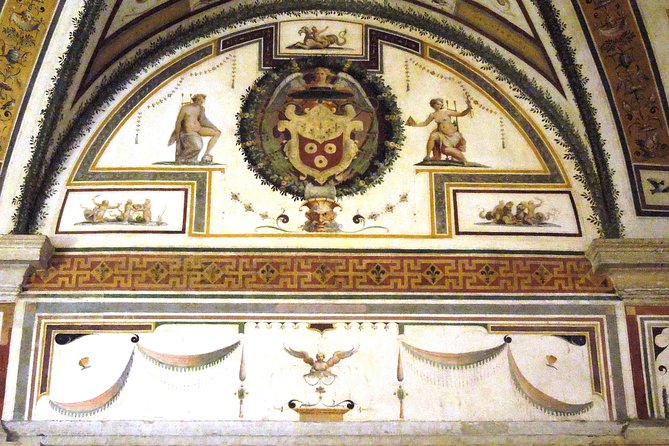 Skip-the-lines Castel Sant'Angelo and Pope Paul III Apartments Tour - Guides make or break it: the storytelling styles you can expect