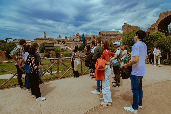 Small group Colosseum with Arena Floor, Palatine Hill & Forum Tour - Palatine Hill access: the power neighborhood angle