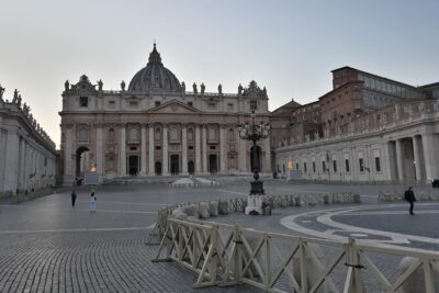 Small-Group Tour of St. Peter's Basilica and Dome - Vatican Grottoes: the quiet layer under your feet
