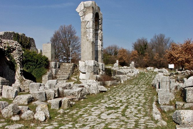 Spello: a journey through flowers, mosaics and ancient Roman ruins - Carsulae Archaeological Park: forum views, temples, and a Roman amphitheater