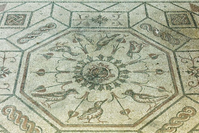 Spello: a journey through flowers, mosaics and ancient Roman ruins - How the day runs from Rome: an early start with a real payoff