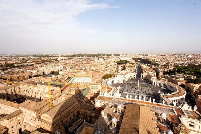 St Peter's Basilica Express Guided Tour with Dome Climb - Entering the basilica: what the guide focuses on (and why it helps)
