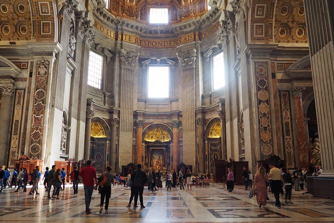 St. Peter’s Basilica: Self-guided Audio Tour on your Phone (without ticket) - Inside the basilica: St. Peter’s statue and the baldachin under the dome