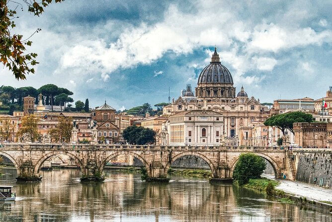 St. Peter's Basilica, Square and Papal Grottoes Guided Tour - Papal Grottoes underground: Constantinian roots and tombs below the floor