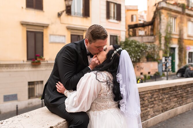 Sunny Photoshoot with a Local in the Heart of Rome - Key Landmarks You Can Choose (And What Each Pairing Does for Your Photos)